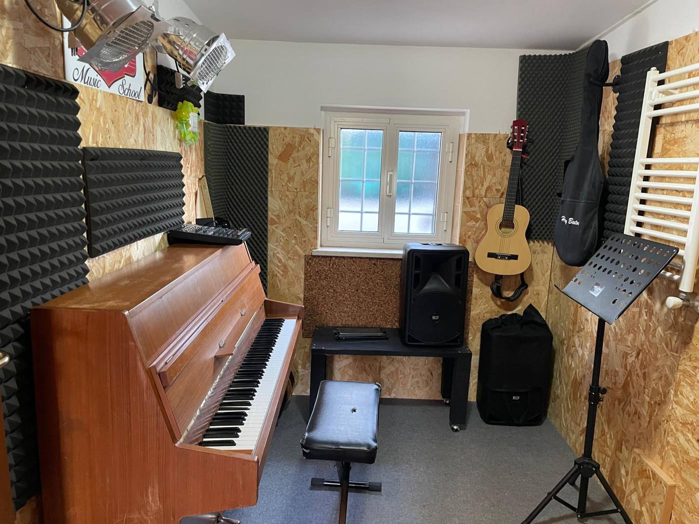 Velester Music - Sala strumenti e pianoforte