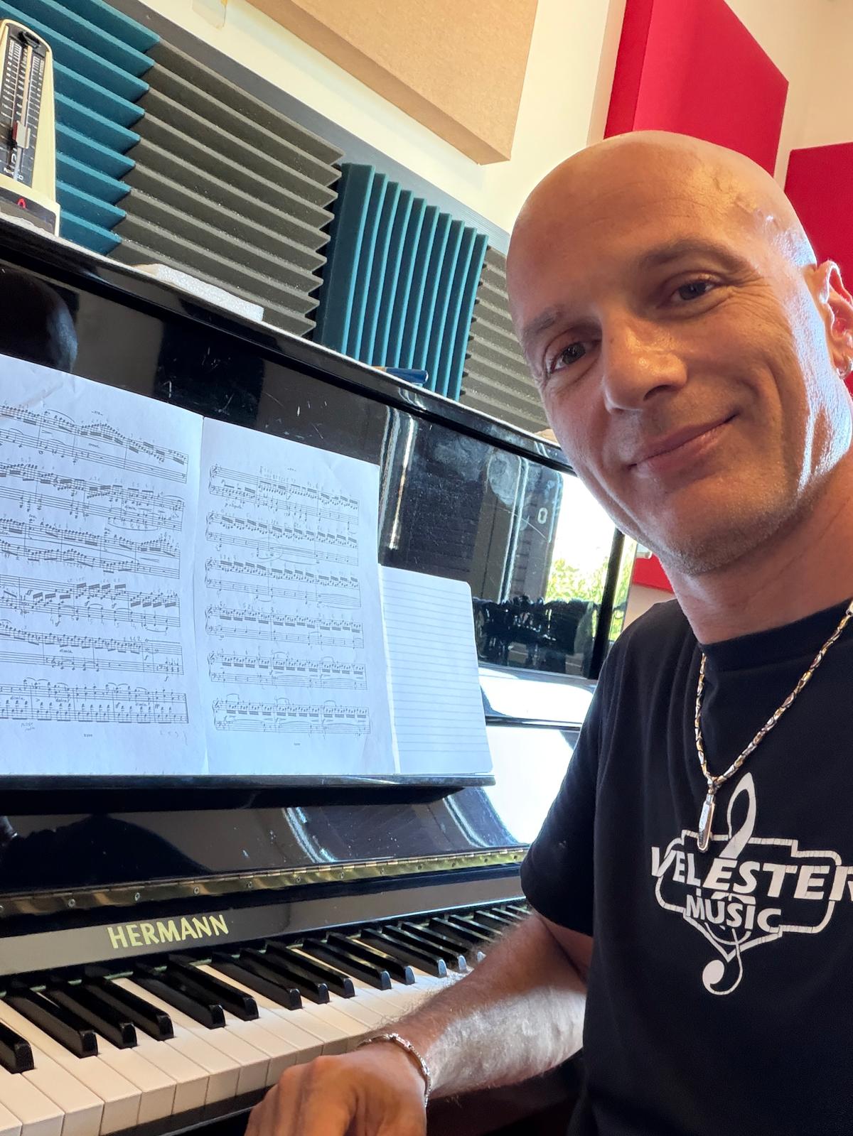 Francesco Mollica al pianoforte